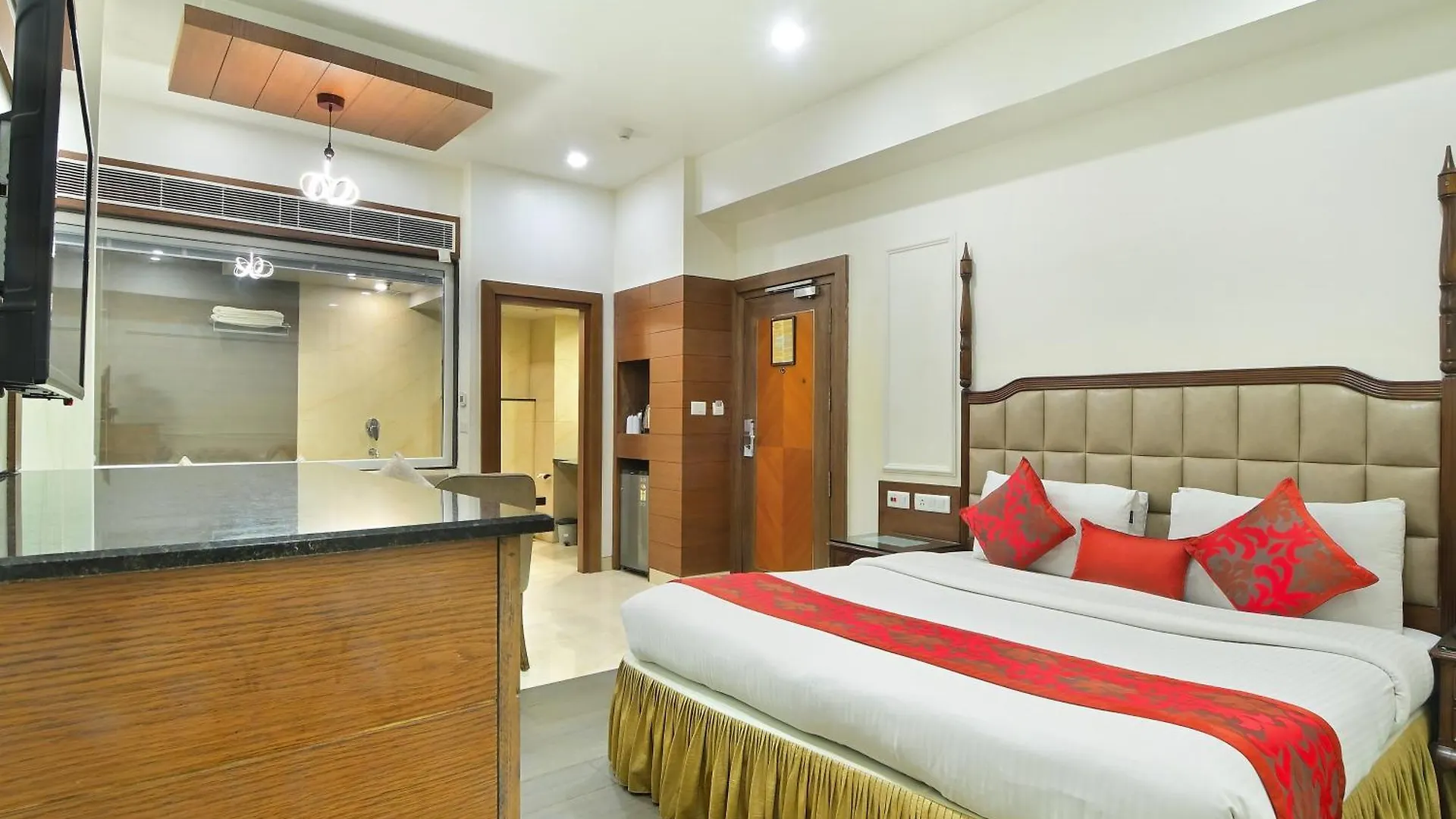 Hotel Hari Piorko Grand - 2 Min From New Delhi Railway Station
