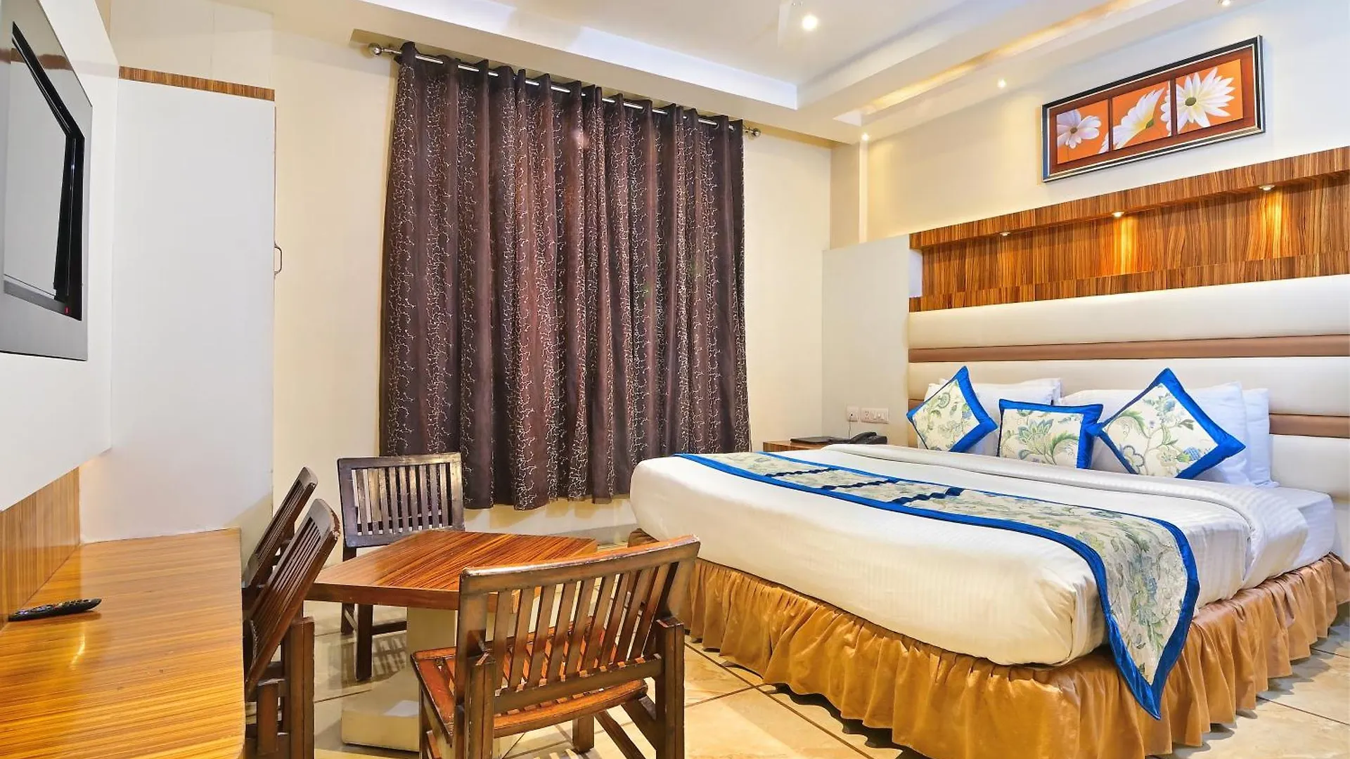 Hotel Hari Piorko Grand - 2 Min From New Delhi Railway Station