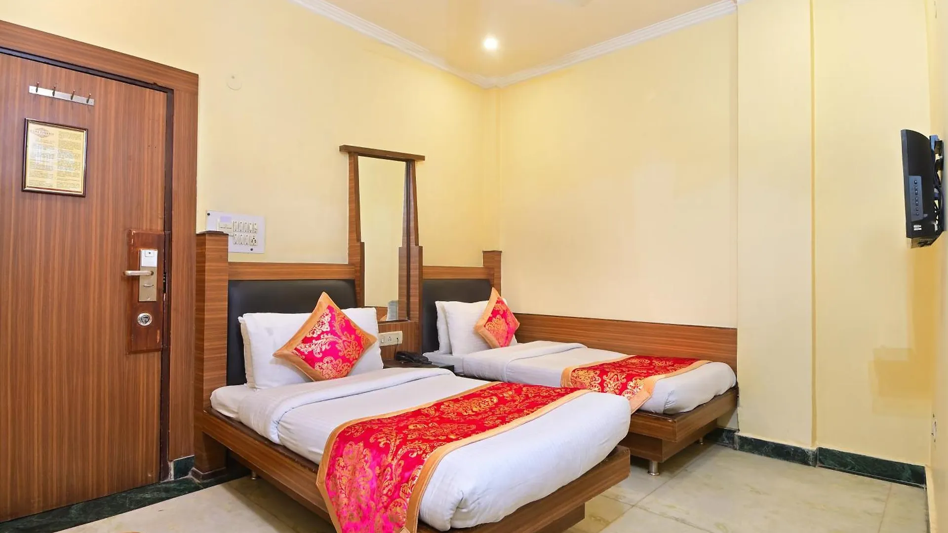Hotel Hari Piorko Grand - 2 Min From New Delhi Railway Station