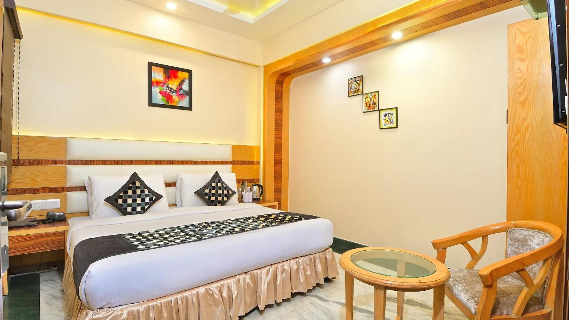 Hotel Hari Piorko Grand - 2 Min From New Delhi Railway Station