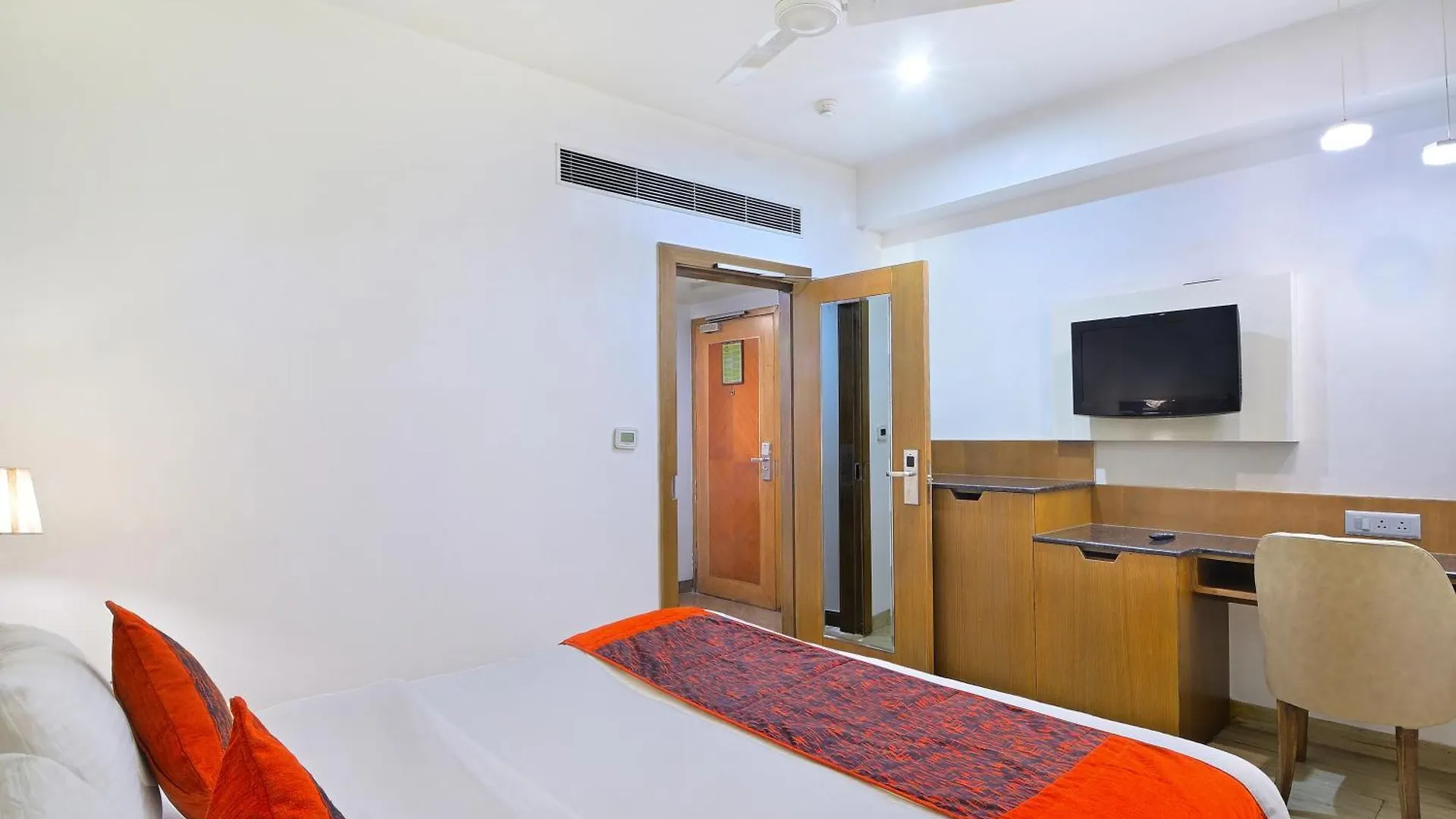 Hotel Hari Piorko Grand - 2 Min From New Delhi Railway Station
