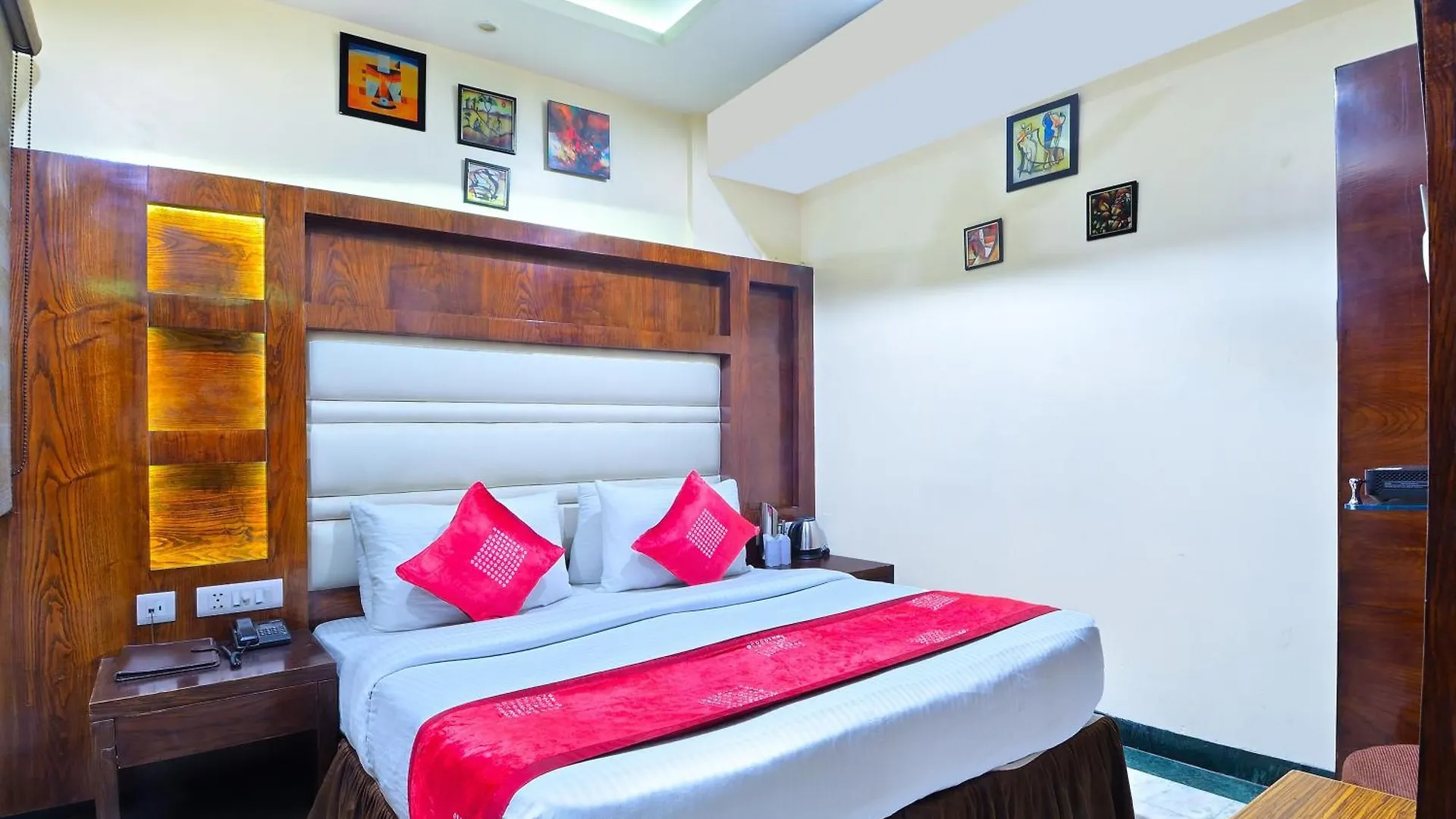 Hotel Hari Piorko Grand - 2 Min From New Delhi Railway Station Delhi (National Capital Territory of India)