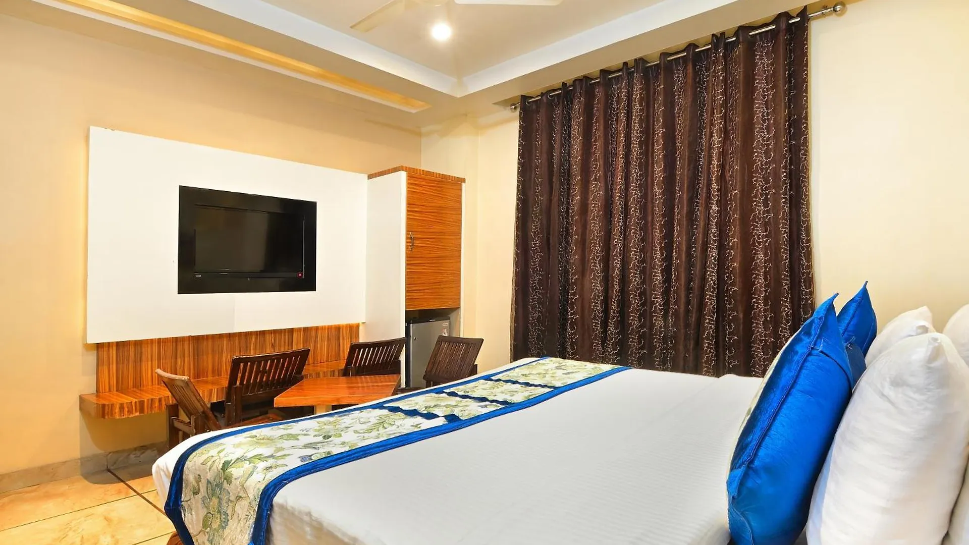 Hotel Hari Piorko Grand - 2 Min From New Delhi Railway Station