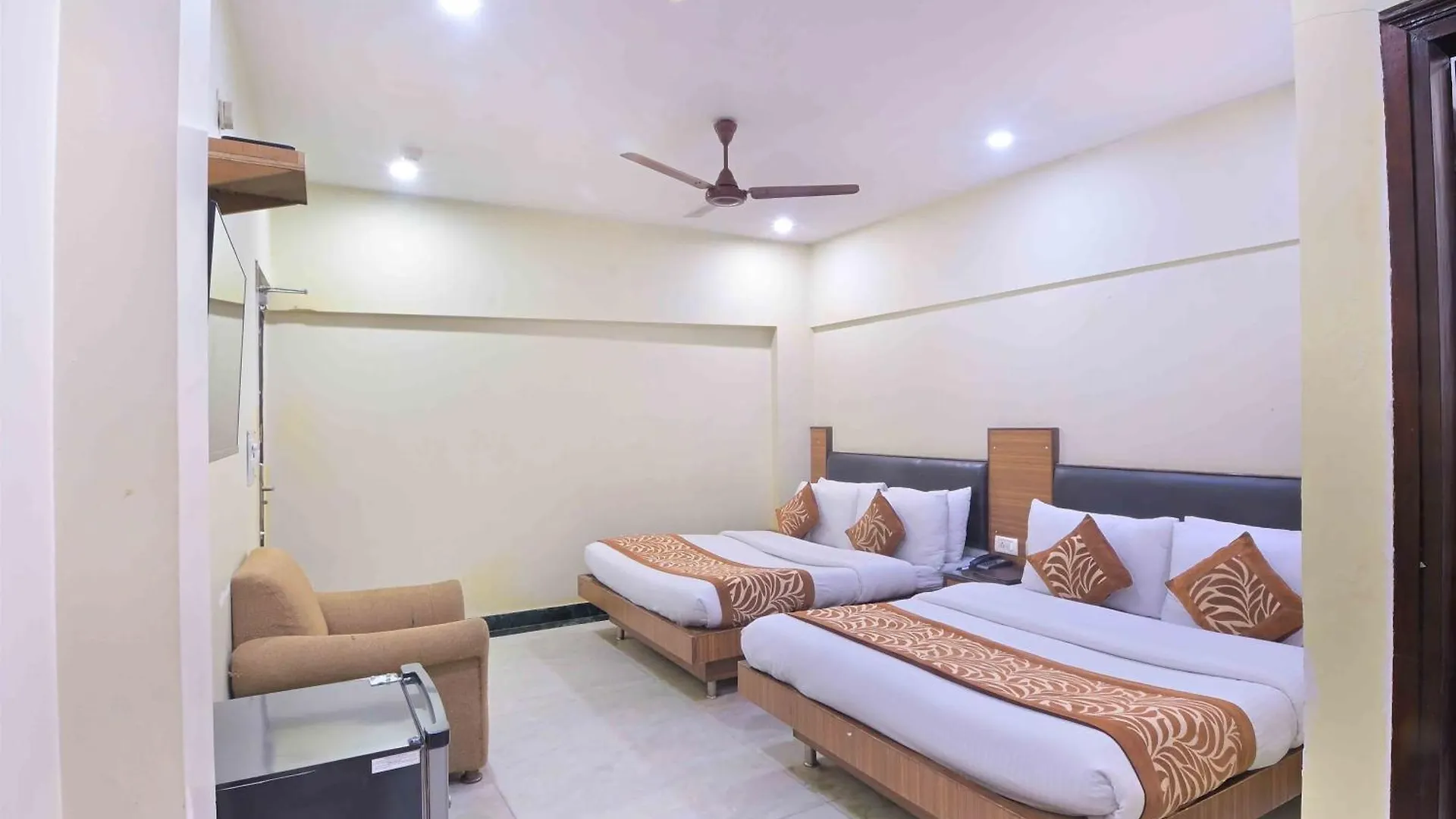 Hotel Hari Piorko Grand - 2 Min From New Delhi Railway Station  Delhi (National Capital Territory of India)