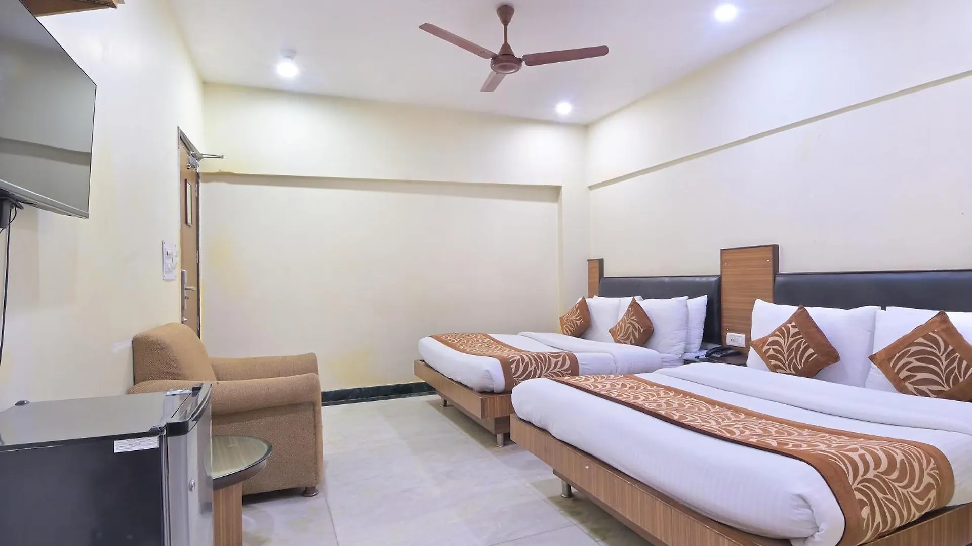 Hotel Hari Piorko Grand - 2 Min From New Delhi Railway Station