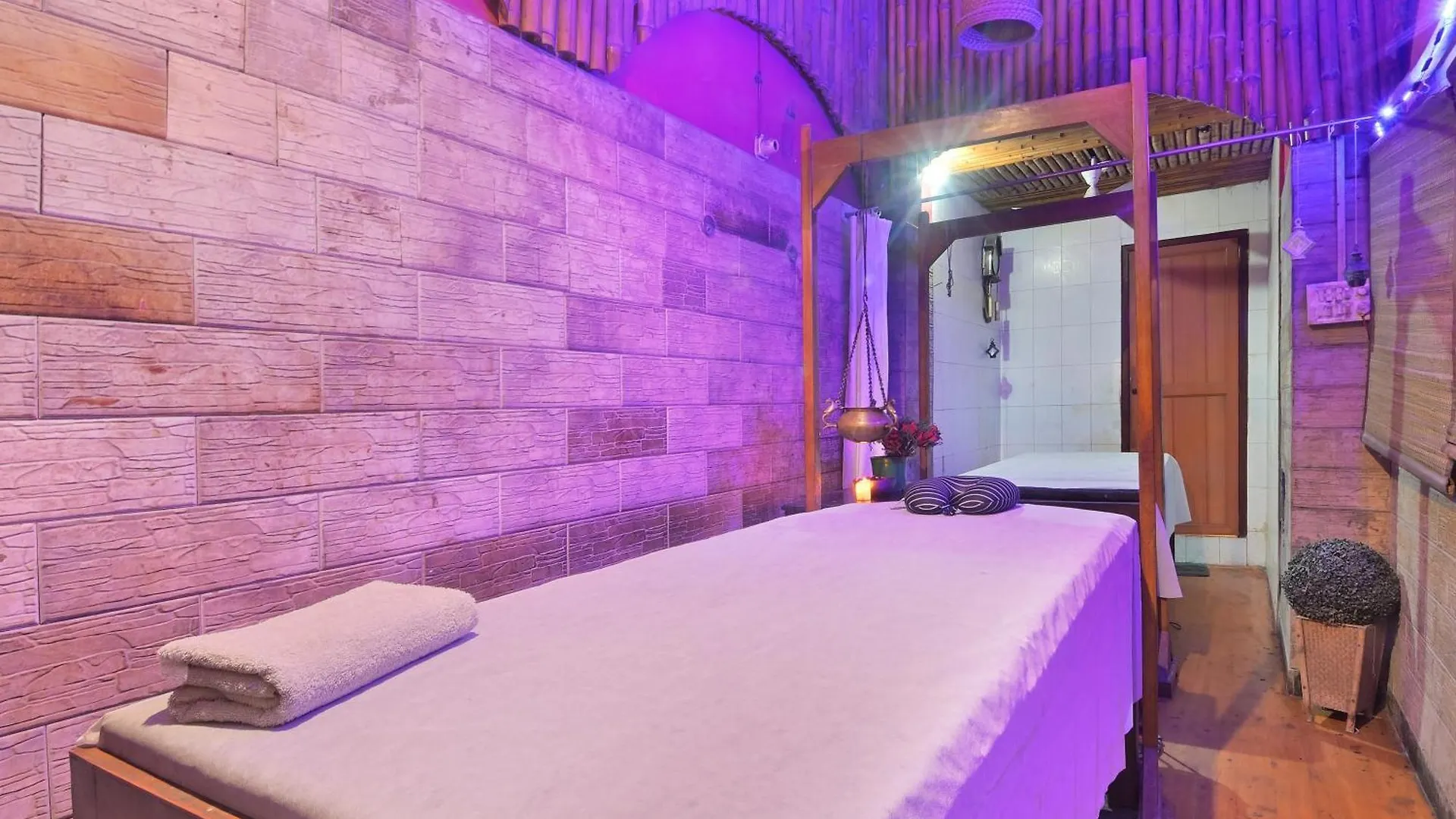 Hotel Hari Piorko Grand - 2 Min From New Delhi Railway Station 4*, Delhi (National Capital Territory of India)