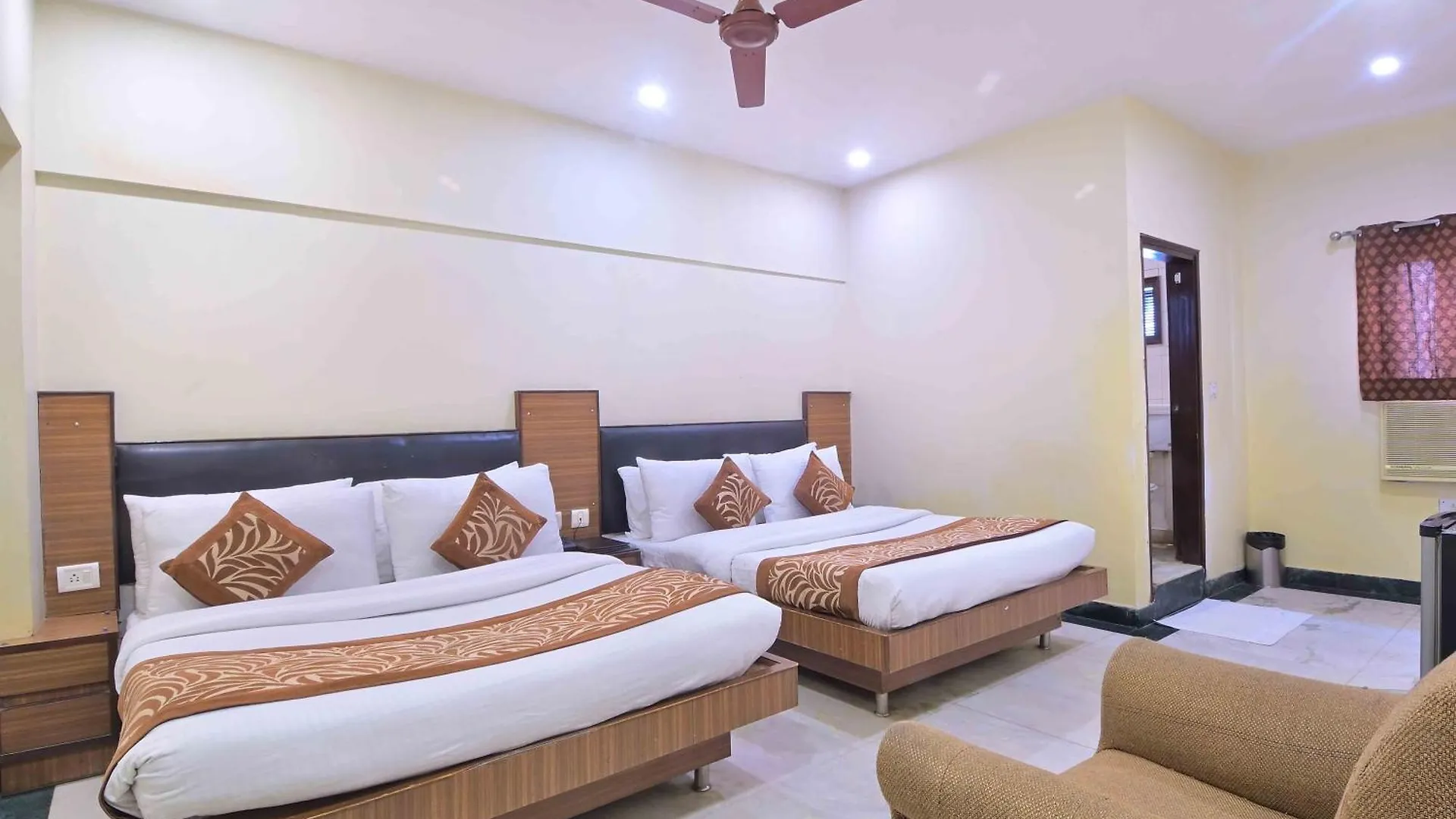 ****  Hotel Hari Piorko Grand - 2 Min From New Delhi Railway Station India